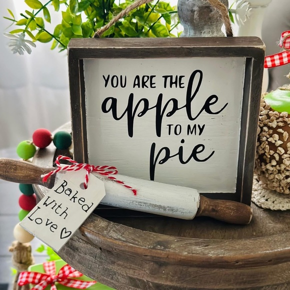 Apple Pie Sign & Mini Rolling Pin - Picture 1 of 1